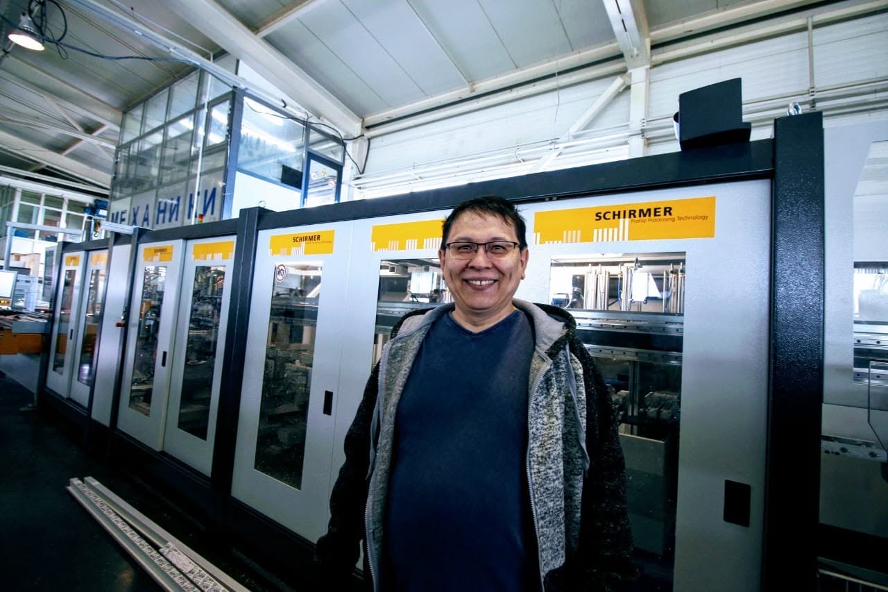 Erik Uzbekov at a Schirmer profile-processing line on the shop floor
